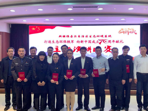 参加活动的领导、评委与比赛选手合影 参加活动的领导、评委与比赛选手合影